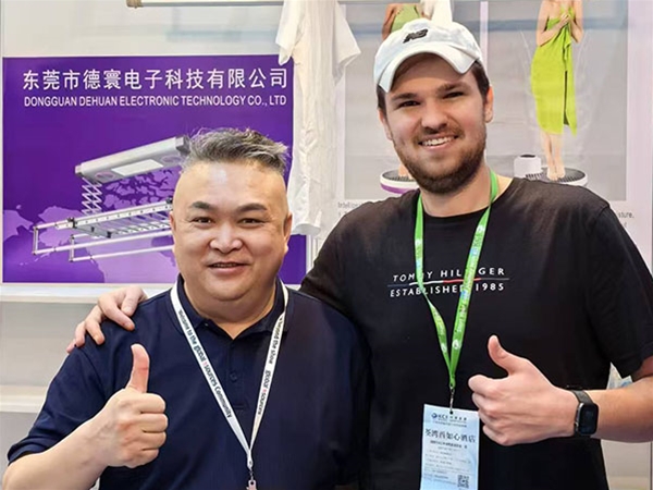展会客户合照